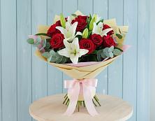 Букет цветов из:  Лилии и Розы в Ближне-Песочном