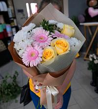 Букет цветов из:  Герберы, Розы и Хризантемы в Ближне-Песочном