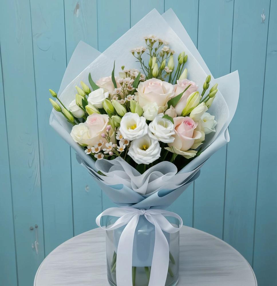 Букет цветов из: Розы и Лизиантусы в Ближне-Песочном