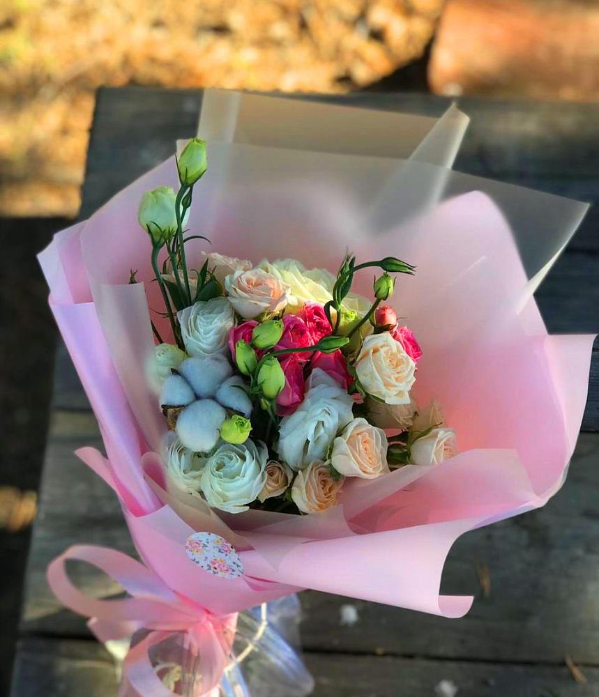 Букет цветов из: Розы и Лизиантусы в Ближне-Песочном