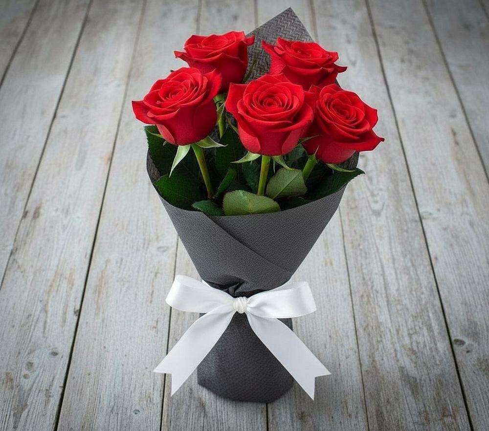 Букет 5 Красных роз Эдлесс Лав в Ближне-Песочном