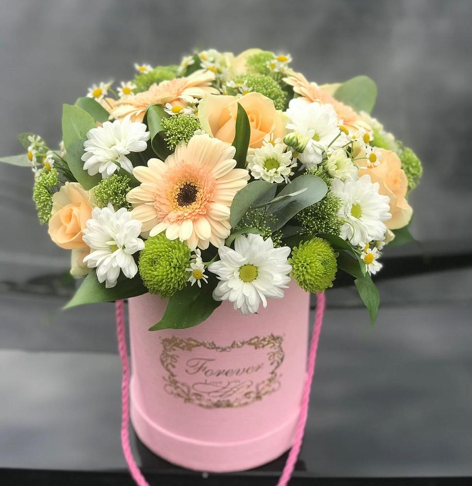 Цветочная композиция из Розы, Герберы и Хризантемы в шляпной коробке в Ближне-Песочном